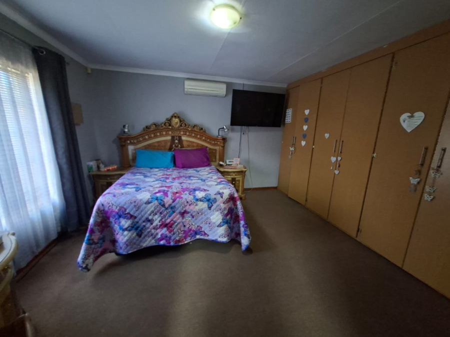 3 Bedroom Property for Sale in Azalea Park North West